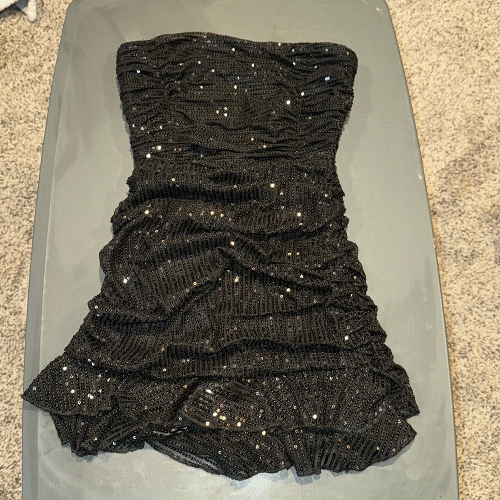 Sequin Ruched Bodycon Dress in Black
LUCY IN THE SKY